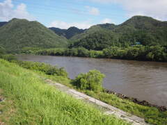 三江線石見簗瀬駅付近の江川
