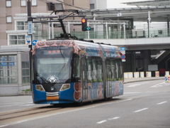 高岡の路面電車　万葉線　獅子舞トラム