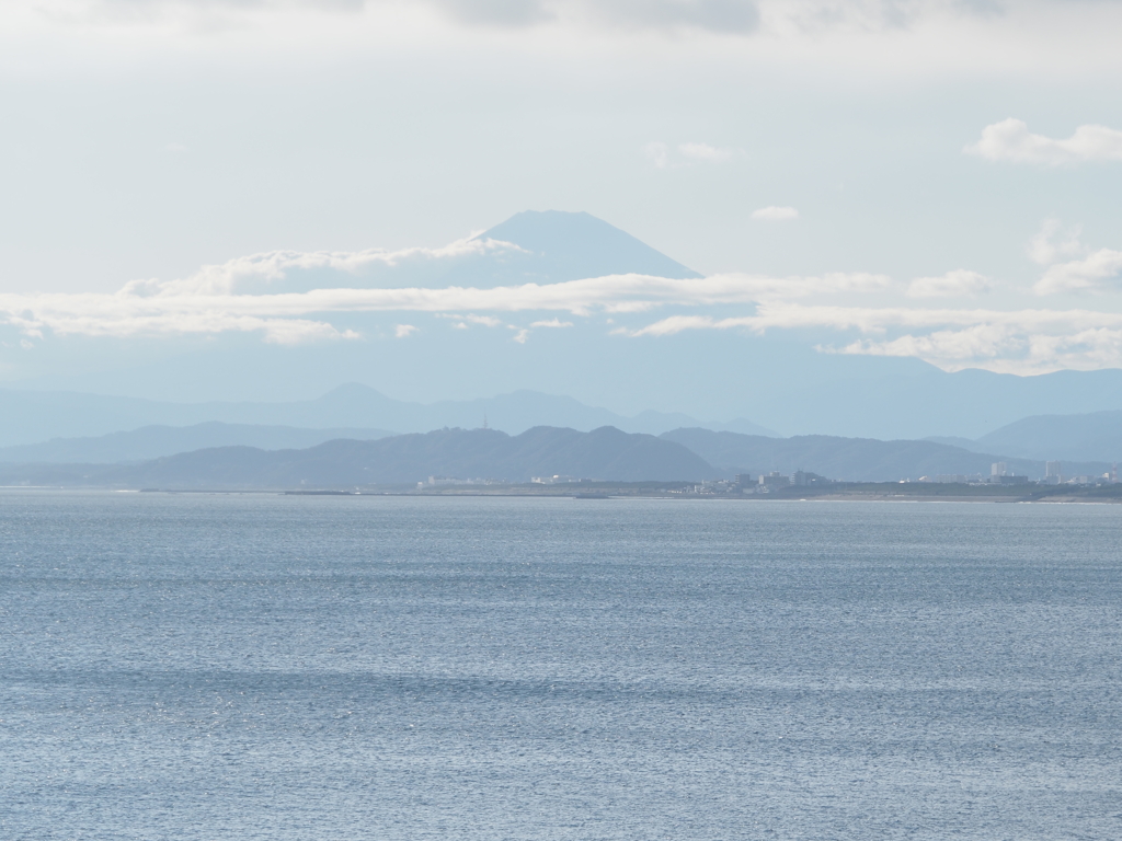 今シーズン初富士山　江ノ島より