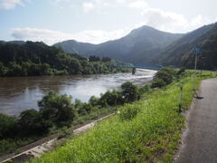 三江線石見簗瀬駅付近の江川