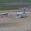 羽田空港でプロペラ機