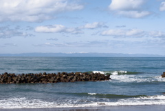 冬晴れの日本海と佐渡島