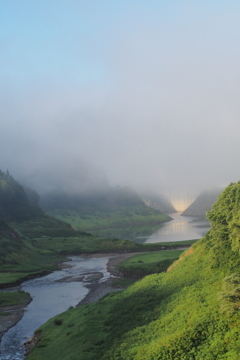 水の無いダム湖