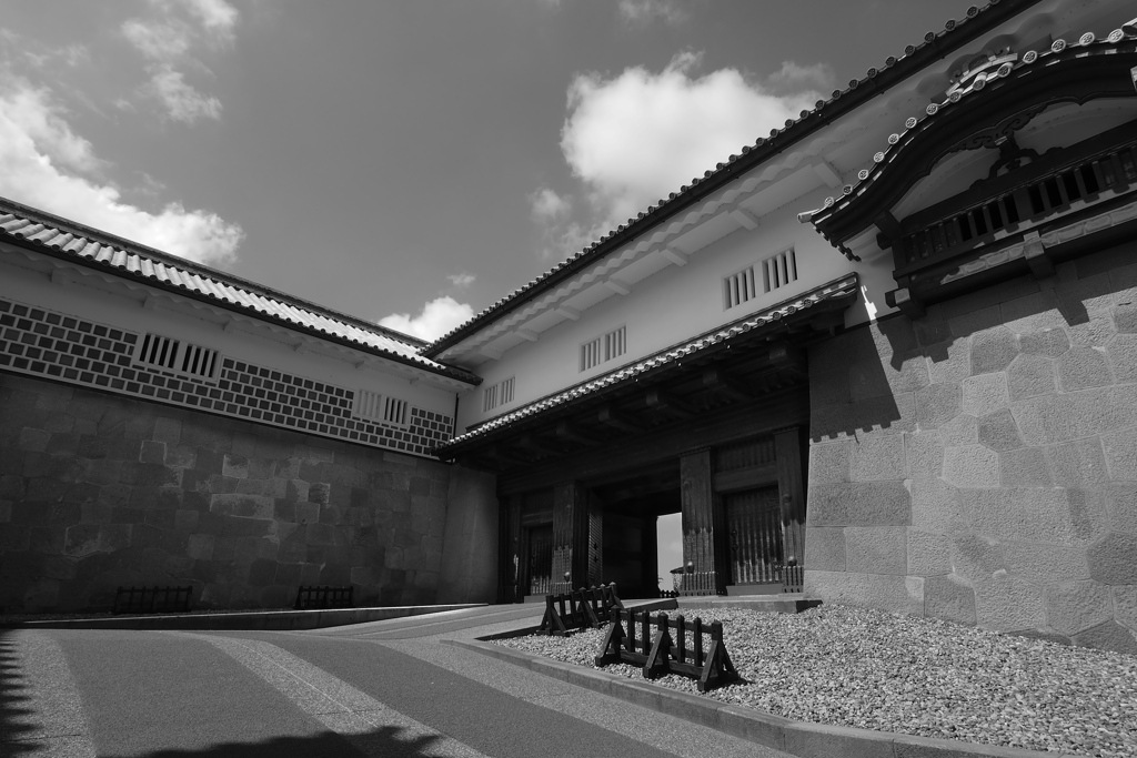 金沢の夏　金沢城石川門