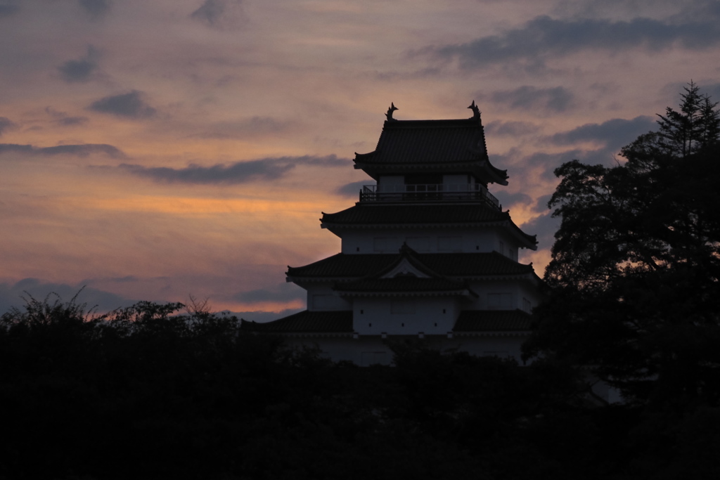 会津若松城天守の朝