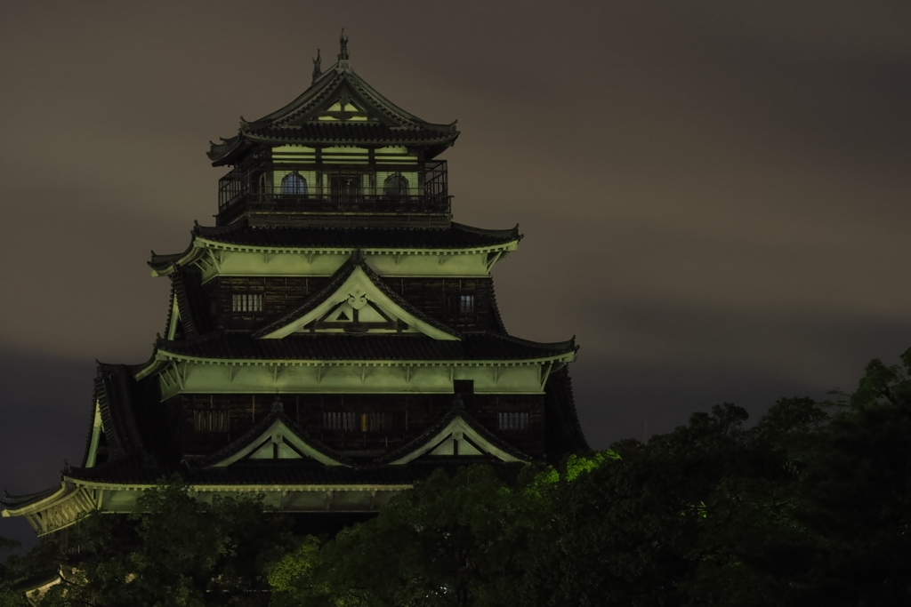 夜城　広島城天守