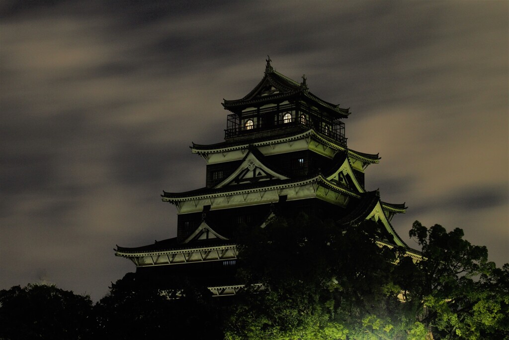 風雲　広島城天守