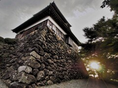 丸岡城天守と夕日