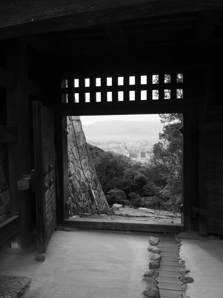松山城乾門