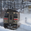 ちらちら雪舞う中