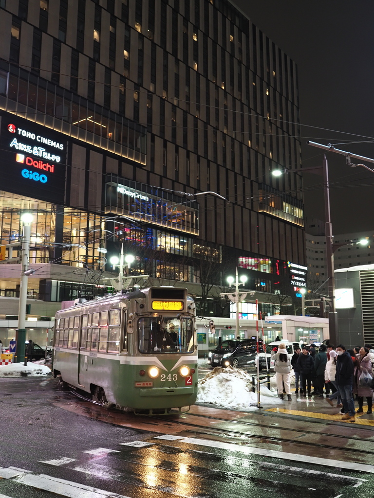 すすきの交差点＆中央分離帯（参考）