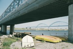 川沿いにて