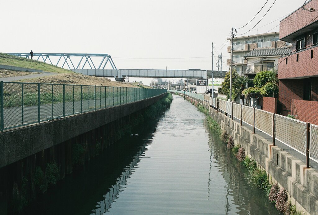 向こうまで