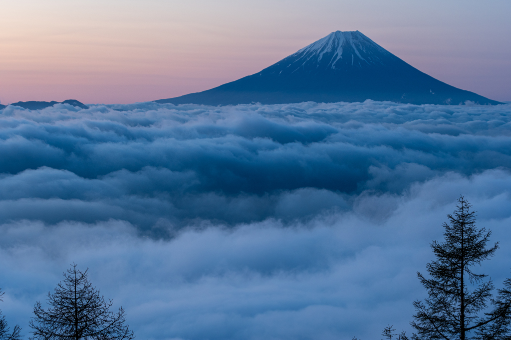 雲海の彼方に