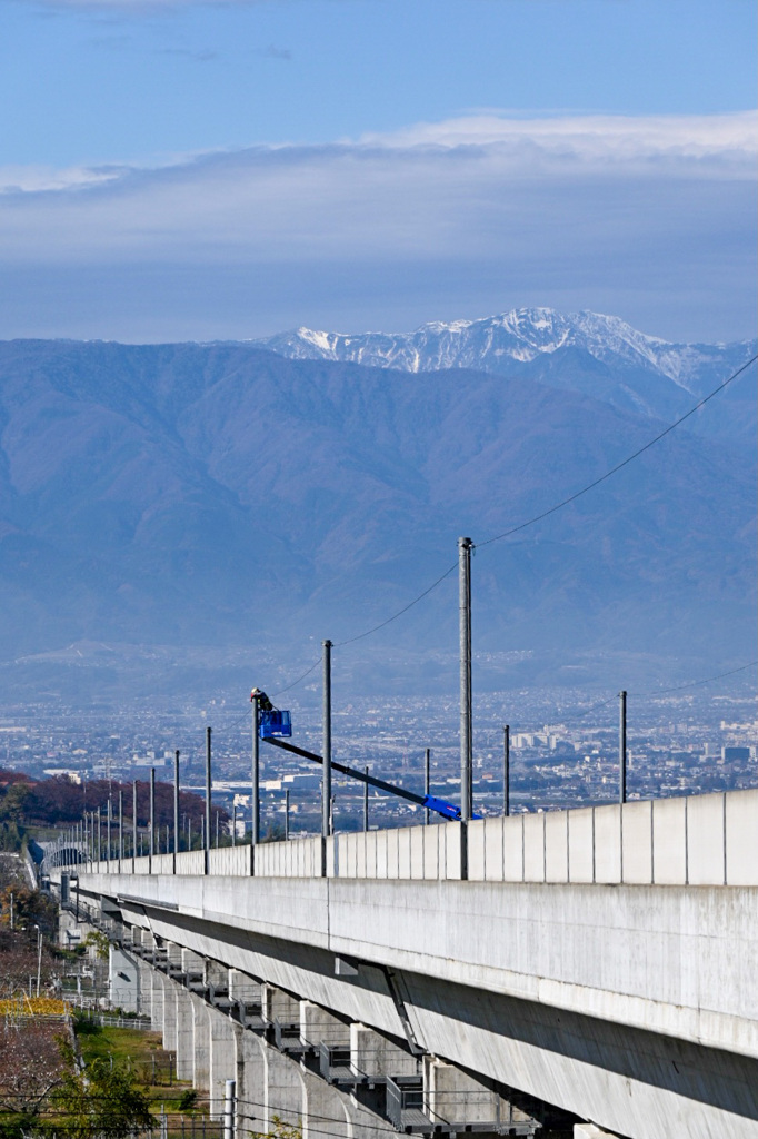 山の向こうまで続く夢路線