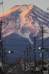 朝焼けに染まる富士