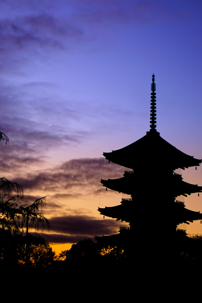 京の夜明け