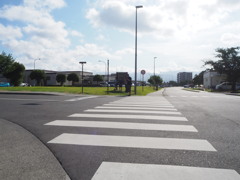 アスファルトと夏の空