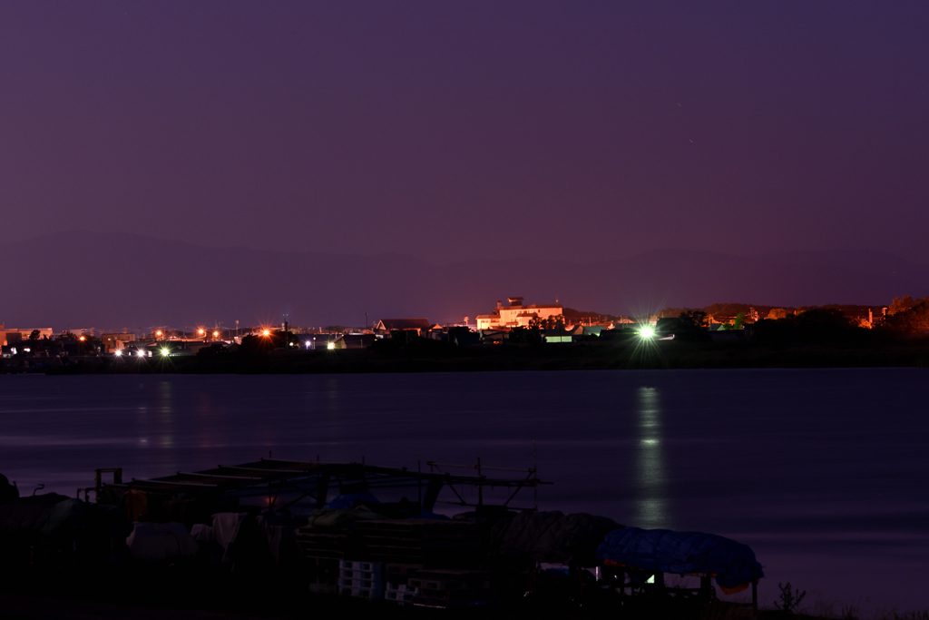 小さな町の夜の景
