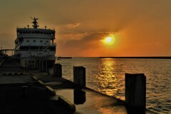 琵琶湖学習船「うみのこ」夕日