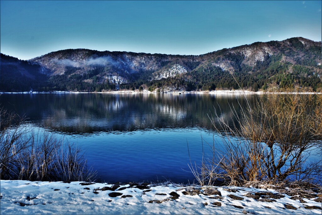余呉湖の冬景