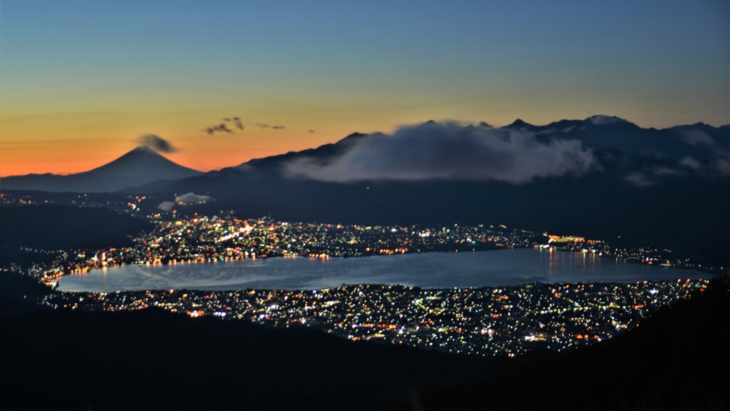 夜明けの街明かり
