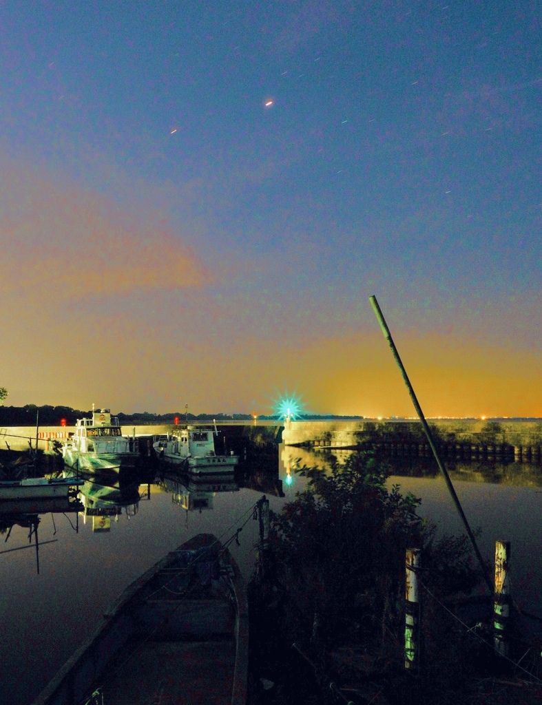 琵琶湖の早崎港夕暮れ時