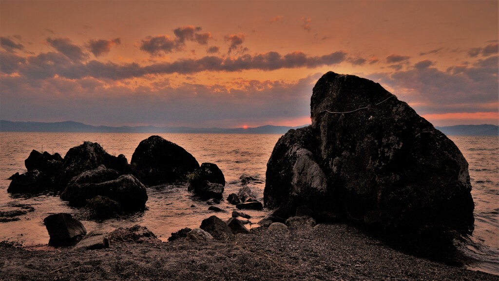 琵琶湖烏帽子岩夕景　１