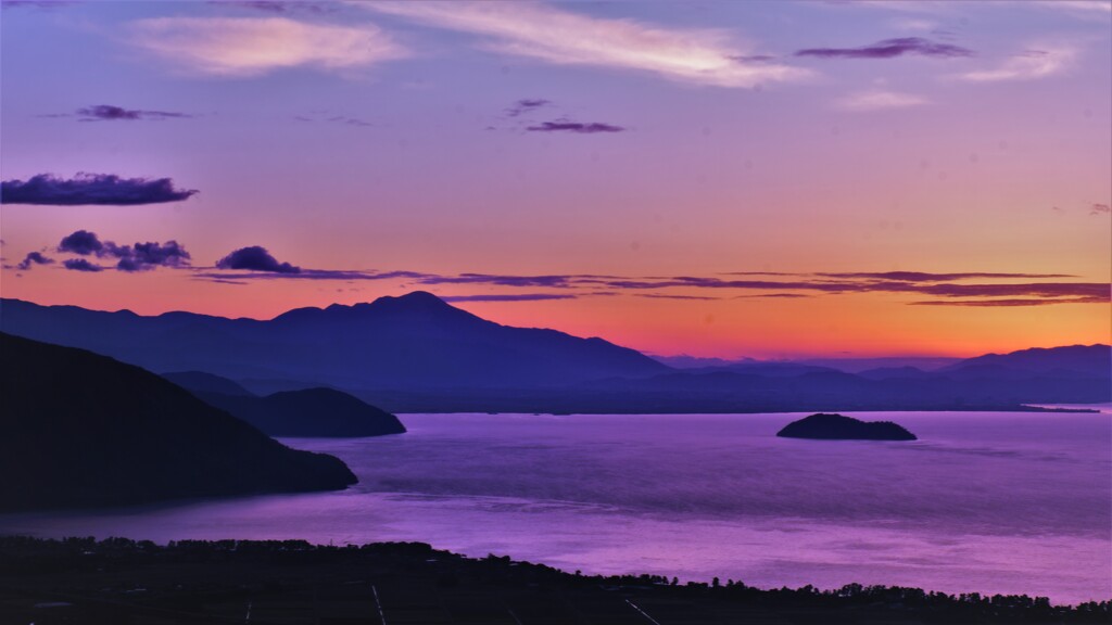 晩秋の奥琵琶湖の夜明け　５