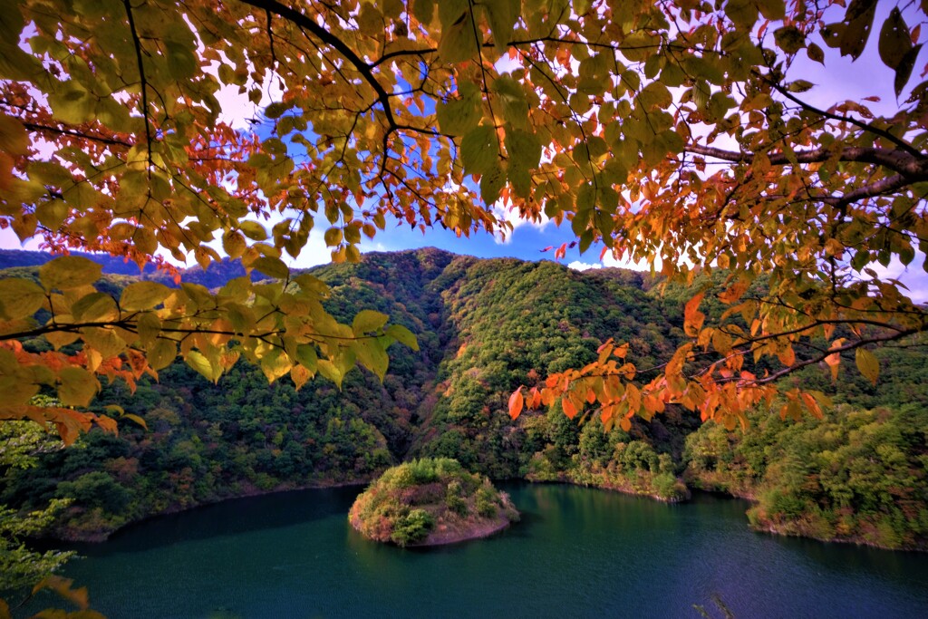 秋色の白龍湖　３