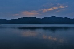 夕暮れの奥琵琶湖