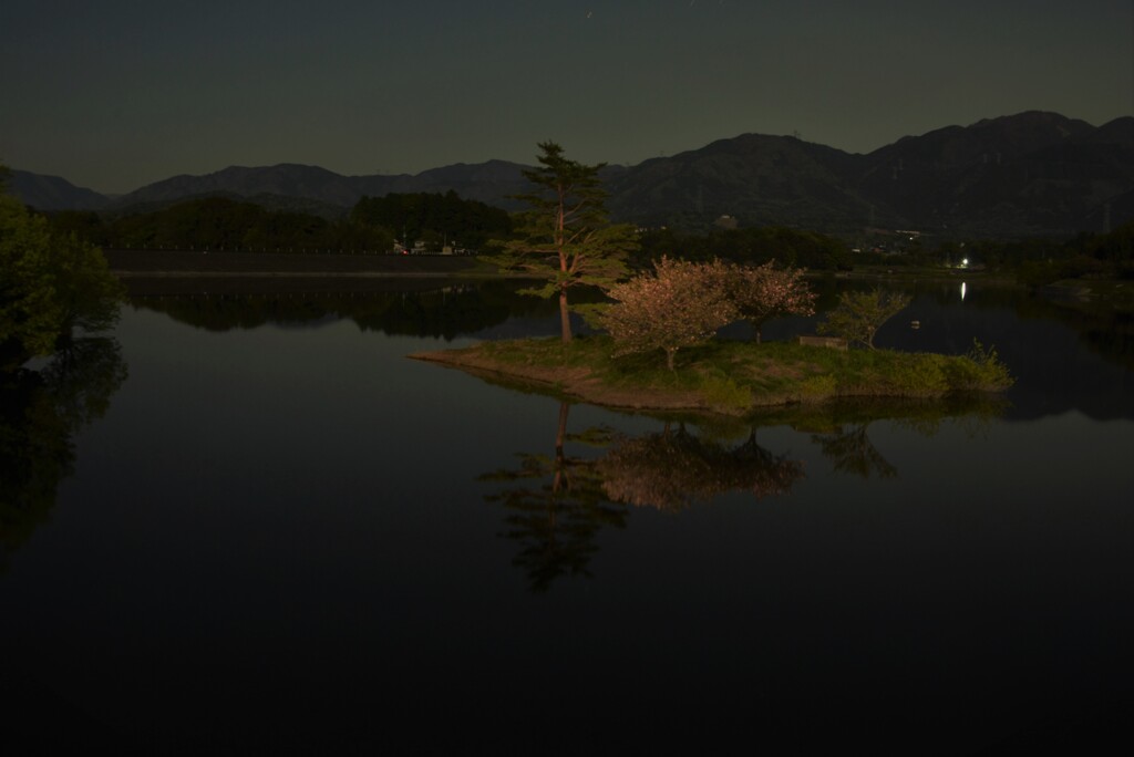 月明かりの日野川ダム