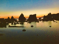 夜明けの橋杭岩