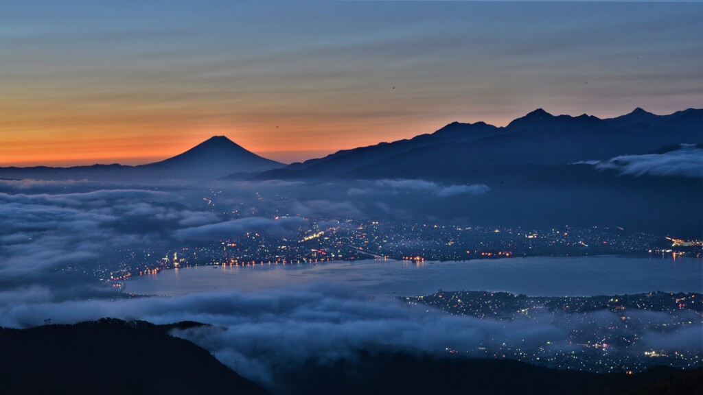 高ボッチから夜明けの富士山