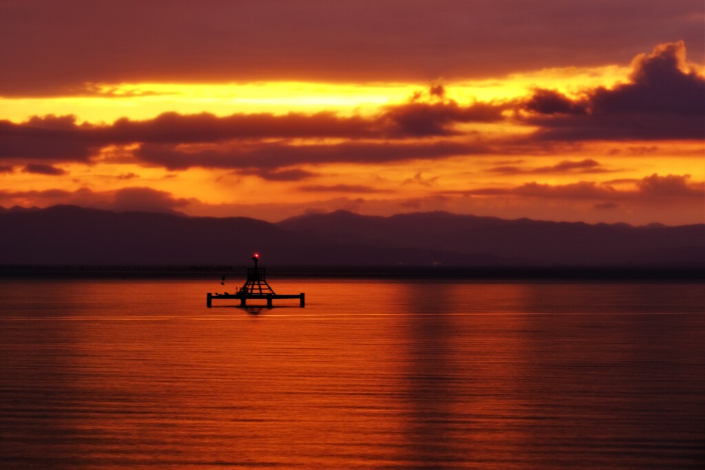 夕暮れの取水塔