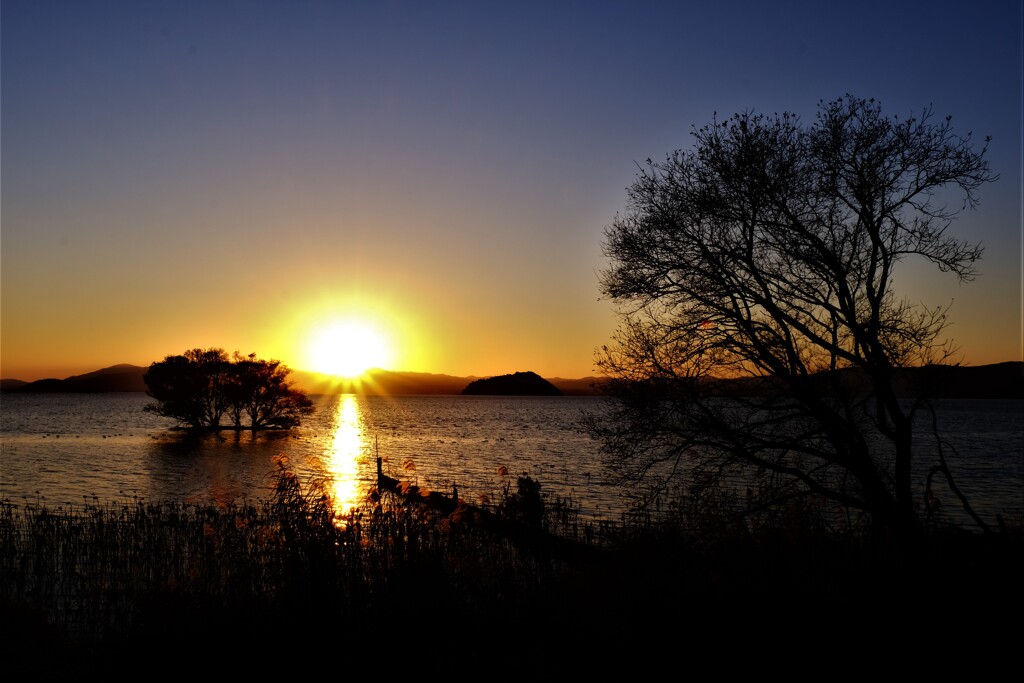 師走の湖北夕日