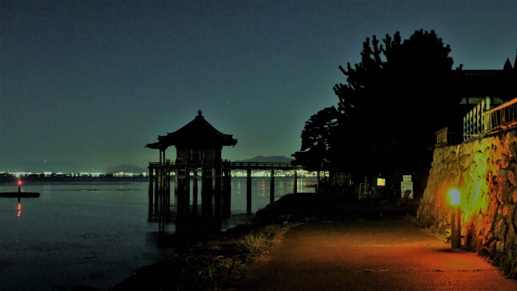 夜誘う堅田浮御堂