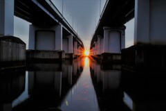 旭日の琵琶湖大橋