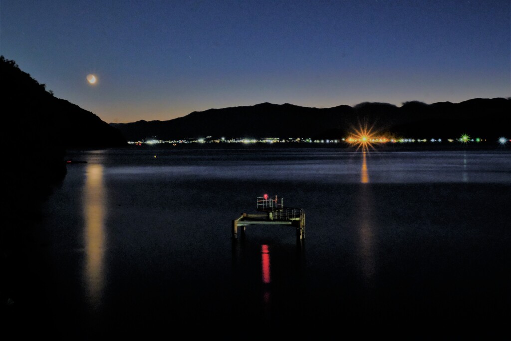 湖の離島　沖島の夕暮れ刻
