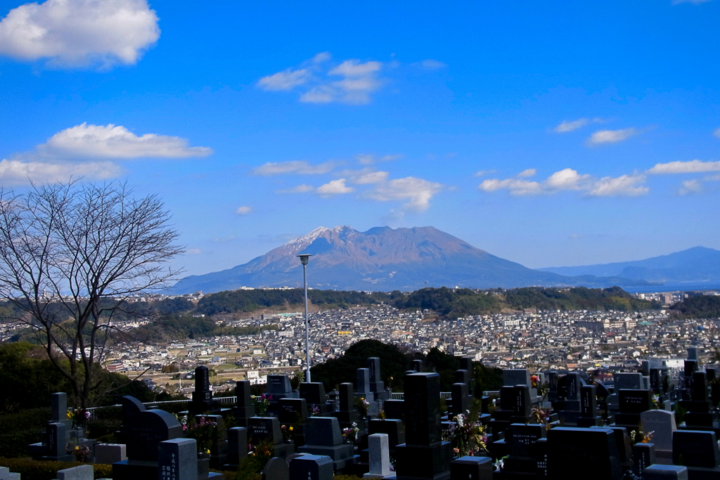CX6の風景～墓地+桜島