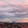 明るい玄界島の夕暮れ