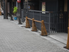 祇園のカラーコーン