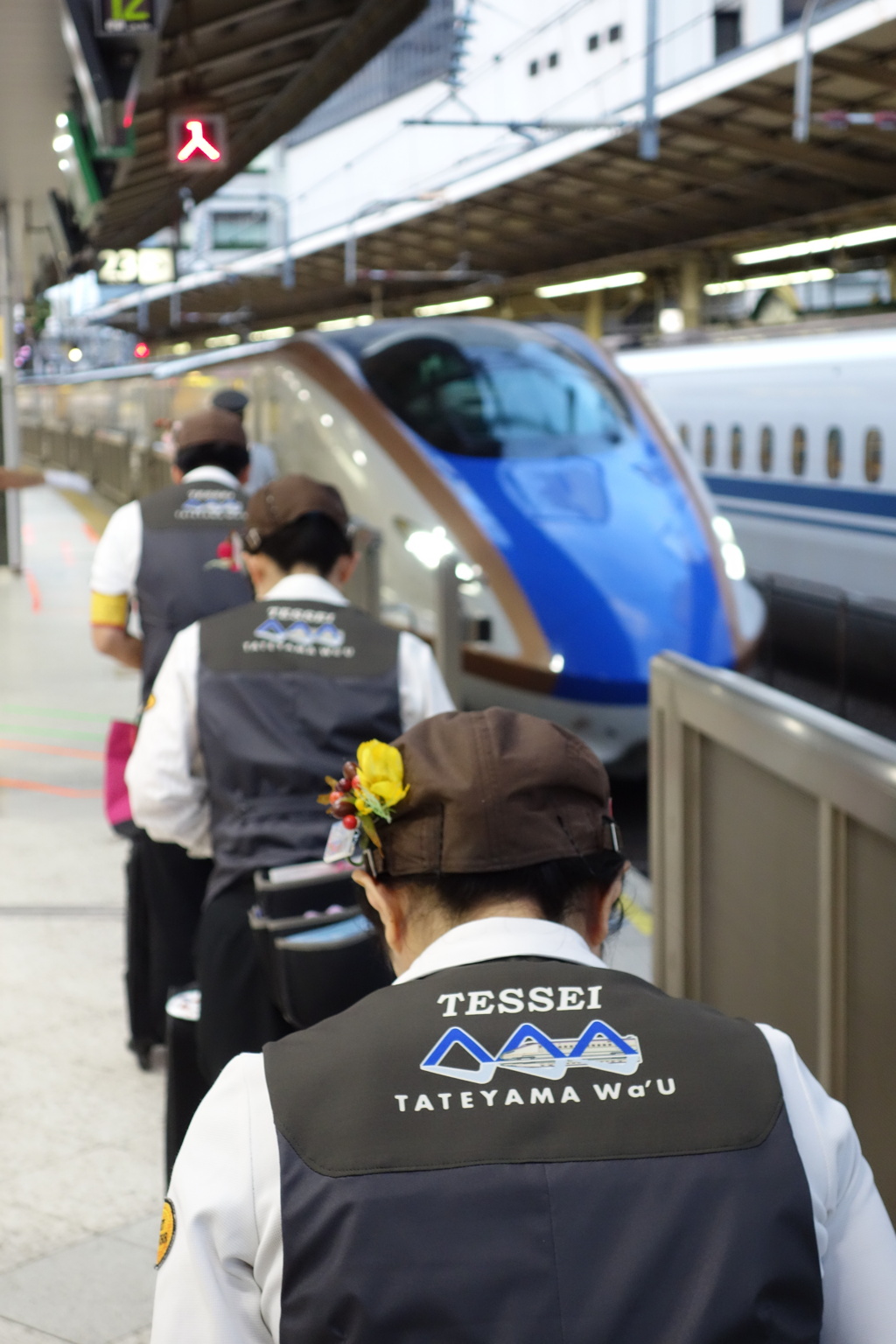 北陸新幹線のお見送り
