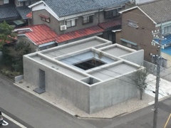 奇抜な家