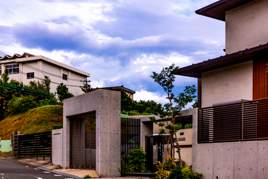 丘の学校と住宅