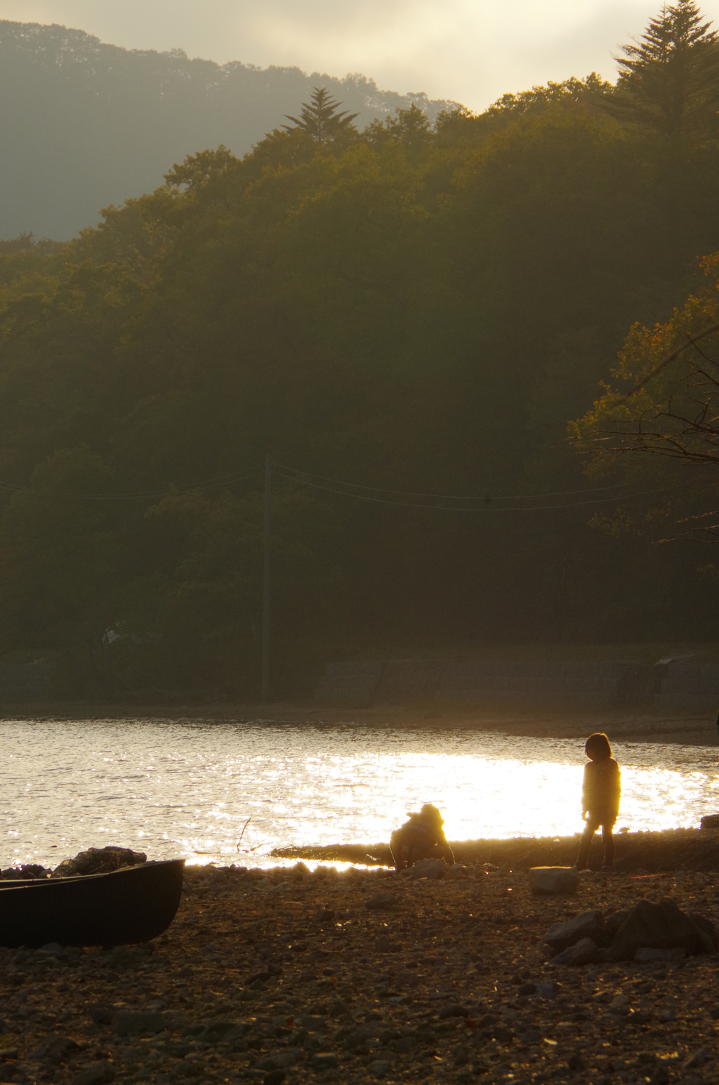 湖面と夕陽