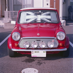 イギリス国旗と赤いミニクーパ ~今日の現像より。 イギリス国旗と赤いミニクーパ ~今日の現像より。