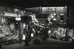 賑わう温泉町商店街