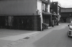 猪の皮が張り付けられているお店