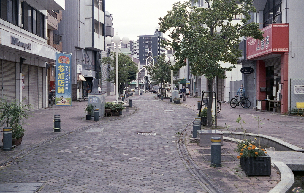 閑散としたオズモール（旧・大曾根商店街）